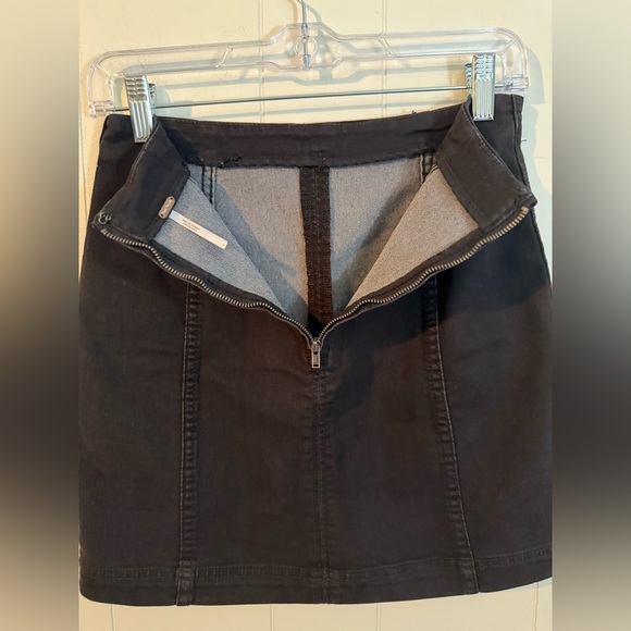 Free People Modern Femme black denim mini skirt size 4 - Picture 4 of 8